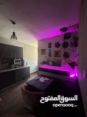  13 شقه في جبل الويبده اطلاله فندقيه تم تخفيض للسعر بداعي السفر