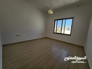  14 شقة فارغة للبيع بين الدوار الرابع و الخامس - ref: 14595