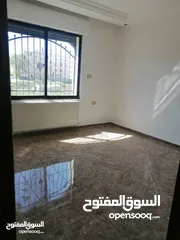  10 شقه فارغه للايجار في منطقه حي الصحابه 200 متر