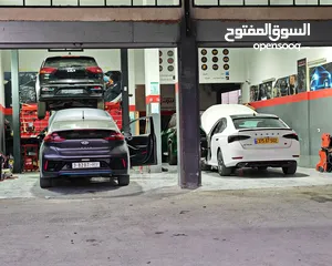  5 كراج عزالدين ارشيد متخصص في برمجة السيارات الحديثة ومختص في صيانة الهايبرد