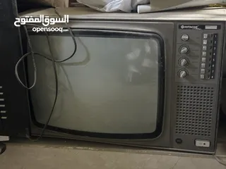  2 تلفزيون قديم على المنظور