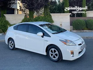  2 تويوتا بريوس منفوضه بالكامل مع جنط وكوشوك وكاله استعمال شخصي بطاريه فحص