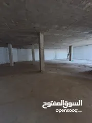  2 محلات تجاريه للايجار  بناء جديد كهرباء3فاز ساحه للتحميل وتنزيل بناء جديد مساحه بين الاعمده الاسمنتيه
