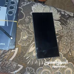  3 تلفون سامسونج جالكسي s24الترا كوبي للبيع بسعر مغري جداً جهاز وكاله بسعر 110 والله يبارك لصاحب