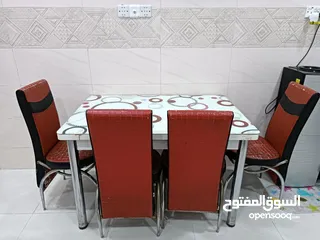  1 ميز طعام اربع كراسي