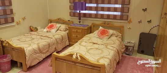  1 غرفة نوم سريرين وخزانة وتواليت وكمدينو 2 .... خشب لاتيه 18 قشرة زيتون