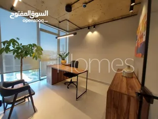  11 مكتب امامي مفروش باطلالة مميزة للبيع في شارع المدينة الطبية، مساحة المكتب 115م