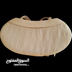  7 للبيع اي شنطة او كلتش بدينار واحد فقط