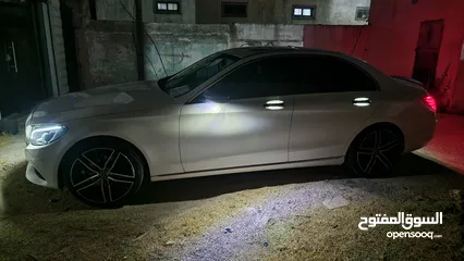  30 MERCEDEC BENZ C200 YEAR 2017 سيارة مميزة جدا جدا 6 انظمة قيادة السعر على الكاش فقط والسعر نهائي ..
