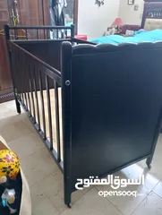  4 للبيع سرير طفل مستعمل