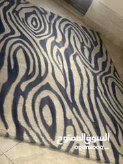  1 كورنرين مع سجاد للبيع مستعجل بداعي السفر