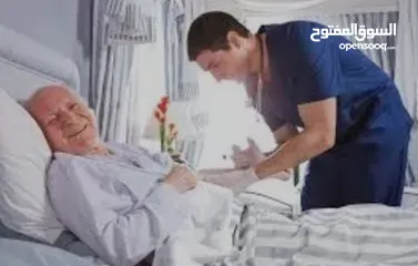  7 ممرض منزلي ورعاية كبار السن