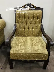  6 طقم كنب 9 مقاعد خشب زان اصلي بحال الجديد بسعر مغري مع طقم طربيزات واحدة وسطية و2 جانبيات