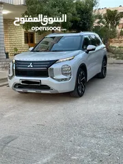  5 MITSUBISHI OUTLANDER  MONTERO SPORT