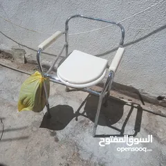  1 كرسي حمام مع كامل معداته لكبار السن متنقل السعر 10 داخل اربد ولا يوجد توصيل