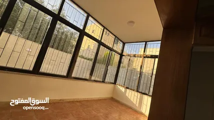  17 Well-Maintained Villa in Umm Al Summaq / فيلا بحالة ممتازة في أم السماق