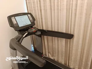  1 Treadmill Life Fitness 95T 3000 AED