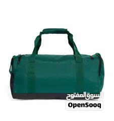  3 حقيبة دافل لينير بحجم صغير من  اديداس لون اخضر مع قنينة بيرفورمنس لون اسود مجاناً