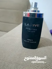  11 زجاجات عطور فارغة 50علبة للبيع بسعر مغري