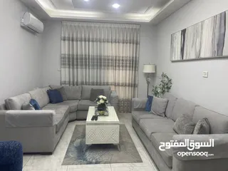  3 للبيع طقم كنب غرفة معيشة بحالة ممتازة