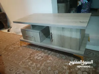  6 ترابيزه لمينيت بالكامل رجلين ستيل لون ذهبي الترابيزه بالكرتونه ولا خدشه الله يطرح البركه
