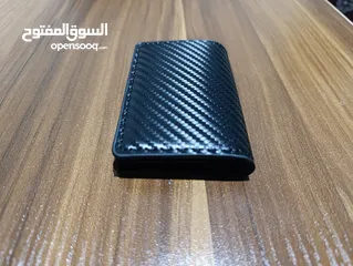  18 حافظة بطاقات معدن مع محفظة جلد مميزة لون اسود كاربون فايبر مميز
