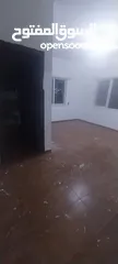  6 شقه سكنيه للبيع ويتوافر جميع الخدمات مثل سوبر ماركت وصيدليه وحلاق