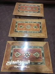  7 طقم كنب  جديد للبيع مع طاولات  خشب زان  وسجادة