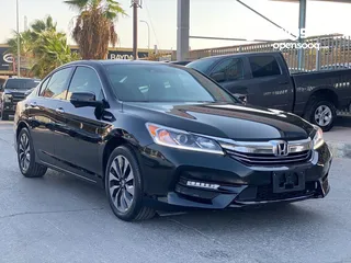  1 Honda Accord Hybrid clean title 2017 (حرة)