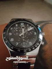  2 ساعه سواتش مع كفالتها وكرتونتها جديده بحالة الوكاله للبيع