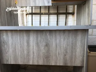  4 مكتبان لون رمادي الواحد ب 20 والثاني ب 15