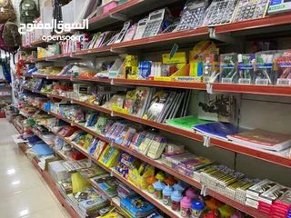  5 بضاعة مكتبة قرطاسية و اكسسوارات و عطور و اللعاب للبيع بسعر اقل من الجملة بسبب الاغلاق والتصفية شروه