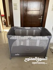  1 سرير بيبي سرير اطفال ماركة joie البريطانية