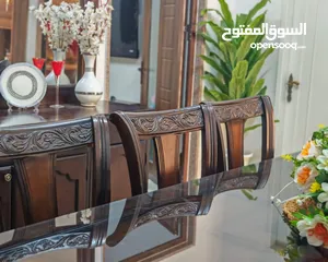  5 طاولة سفره مع بيرو بحاله ممتازه في اربد.