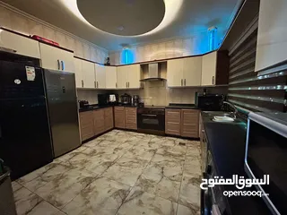  28 شقة 200 داخلي و 200 خارجي للبيع في طبربور