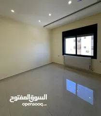  8 طابق ثاني في الجبيهة تشطيب فندقي مع تدفئة راكبة