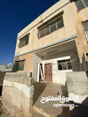  4 منزل عائلي طابقين الزرقاء
