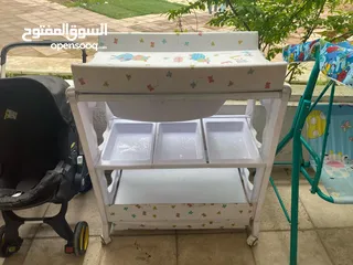  1 ستاند تغير  حفاظه مع بانيو