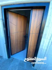  26 أبواب خشبية خارجية فخمة