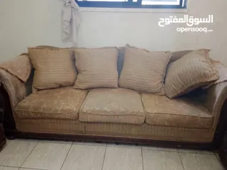  4 طقم كنبيات مستعمل بحاله جيده للبيع المستعجل