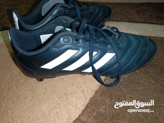  1 بوت اديداس اصابع