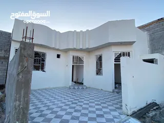  4 بيت للبيع بسعر مناسب