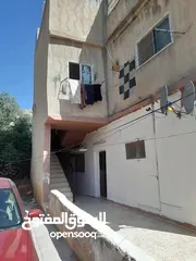  7 شقه للبيع طابق ثاني مساحتها 112مترطلوع مدرسه الشاملة ماجره.ثلاثه غرف وحمامين وبرندا كبيره وممر