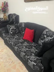  4 طقمين كنب مع سجاد وبرادي للبيع بسعر مغري قابل للتفاوض