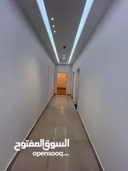  4 شقة في عمارات بعد الباب الخلفي لجامعة ناصر الدور الأول موقع ممتاز تشطيب ممتاز للإيجار