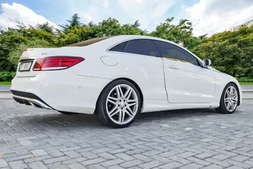  5 2016 Mercedes E320 Coupe / Gcc Specs / Excellent Condition / Panoramic Roof / 360 Cameras.