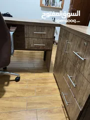  5 مكتب مع كرسي للبيع