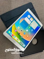  1 آيباد ابل 7 السابع 32 قيقا  اخر تحديث يشتغل كيبورد وقلم مع اغراضه كفراوالواير ما فيه شي