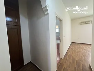  14 شقه طابق اول 190 متر خلف سوق السلطان