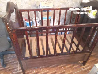  4 تخت بيبي خشب جودة ممتازة خشب طبيعي مفرش قابل للطي يصبح صندوق مفتوح من الجانب